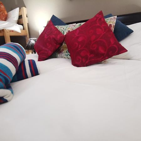 Sun Deck Lodge Hartbeespoort Bagian luar foto