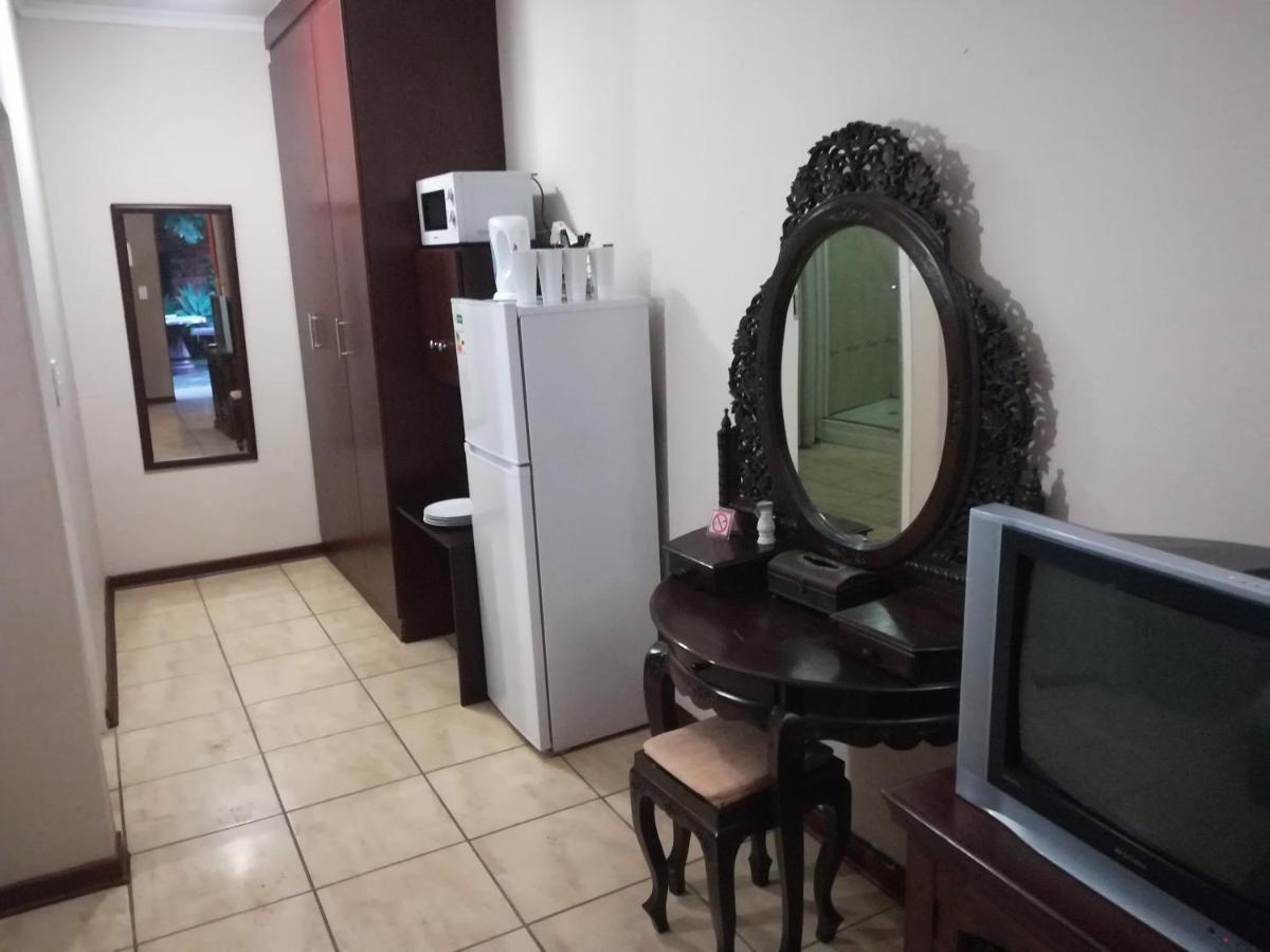 Sun Deck Lodge Hartbeespoort Bagian luar foto