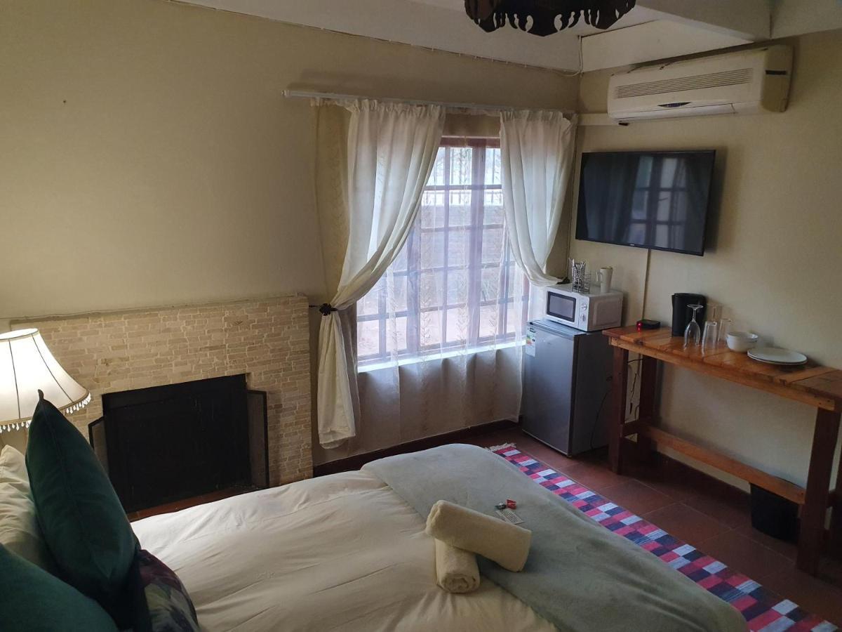 Sun Deck Lodge Hartbeespoort Bagian luar foto