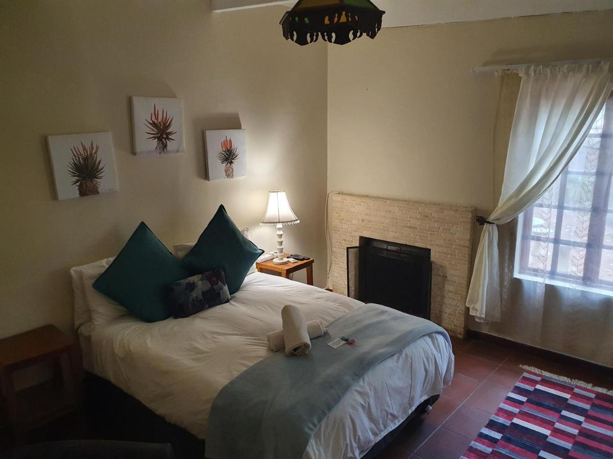 Sun Deck Lodge Hartbeespoort Bagian luar foto