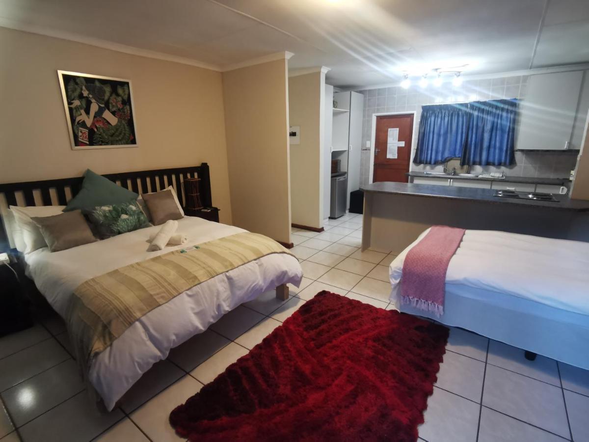 Sun Deck Lodge Hartbeespoort Bagian luar foto