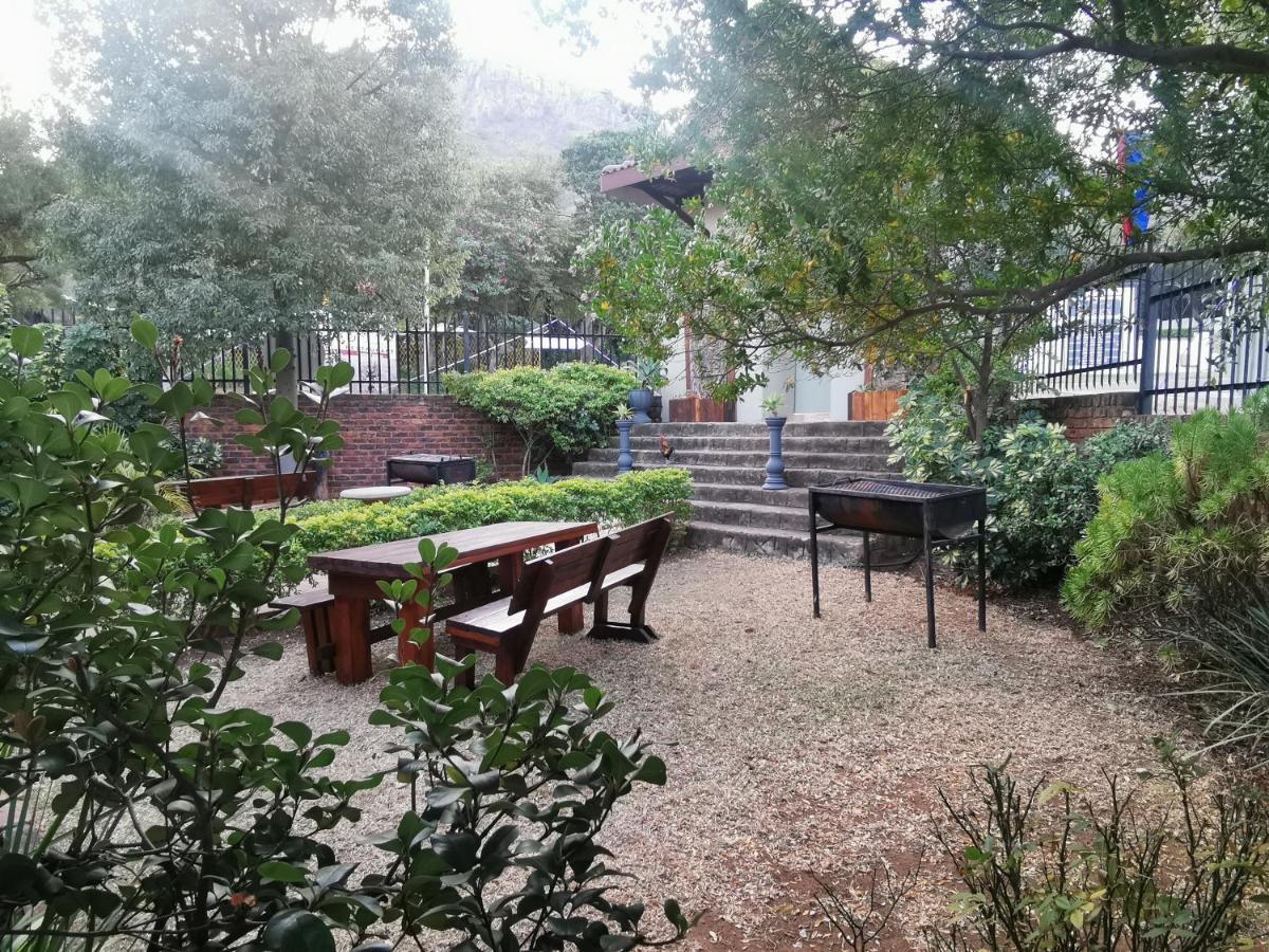 Sun Deck Lodge Hartbeespoort Bagian luar foto