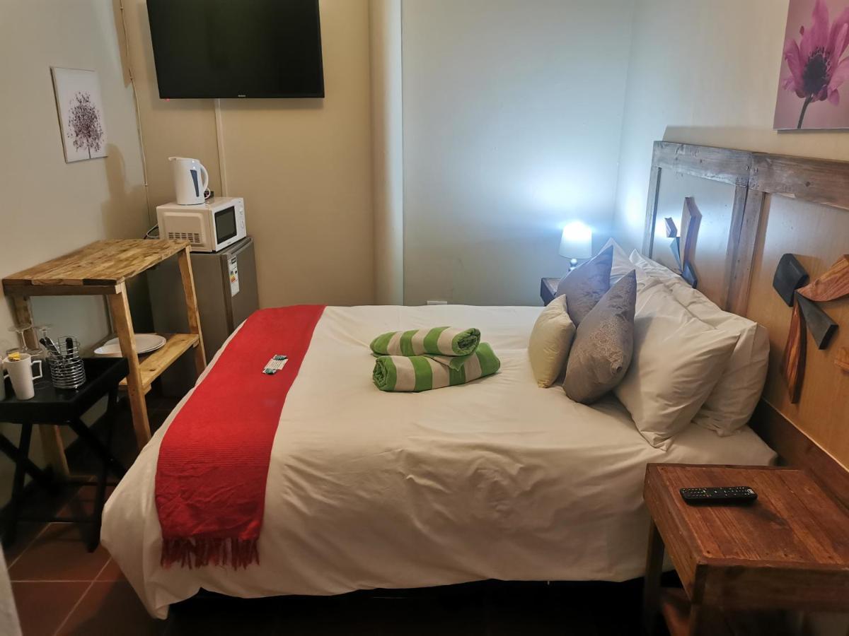 Sun Deck Lodge Hartbeespoort Bagian luar foto