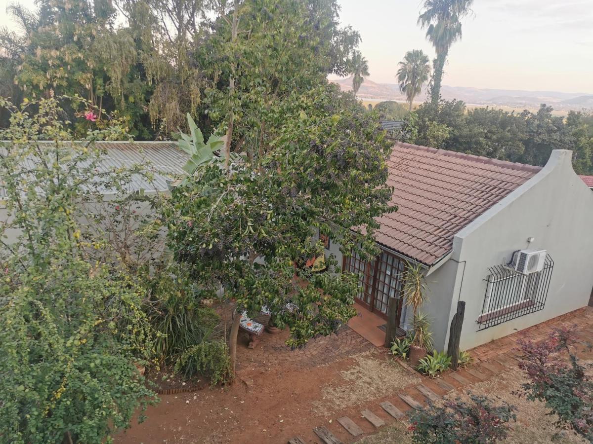Sun Deck Lodge Hartbeespoort Bagian luar foto