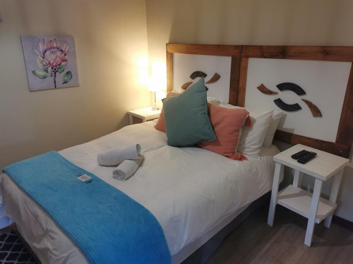 Sun Deck Lodge Hartbeespoort Bagian luar foto