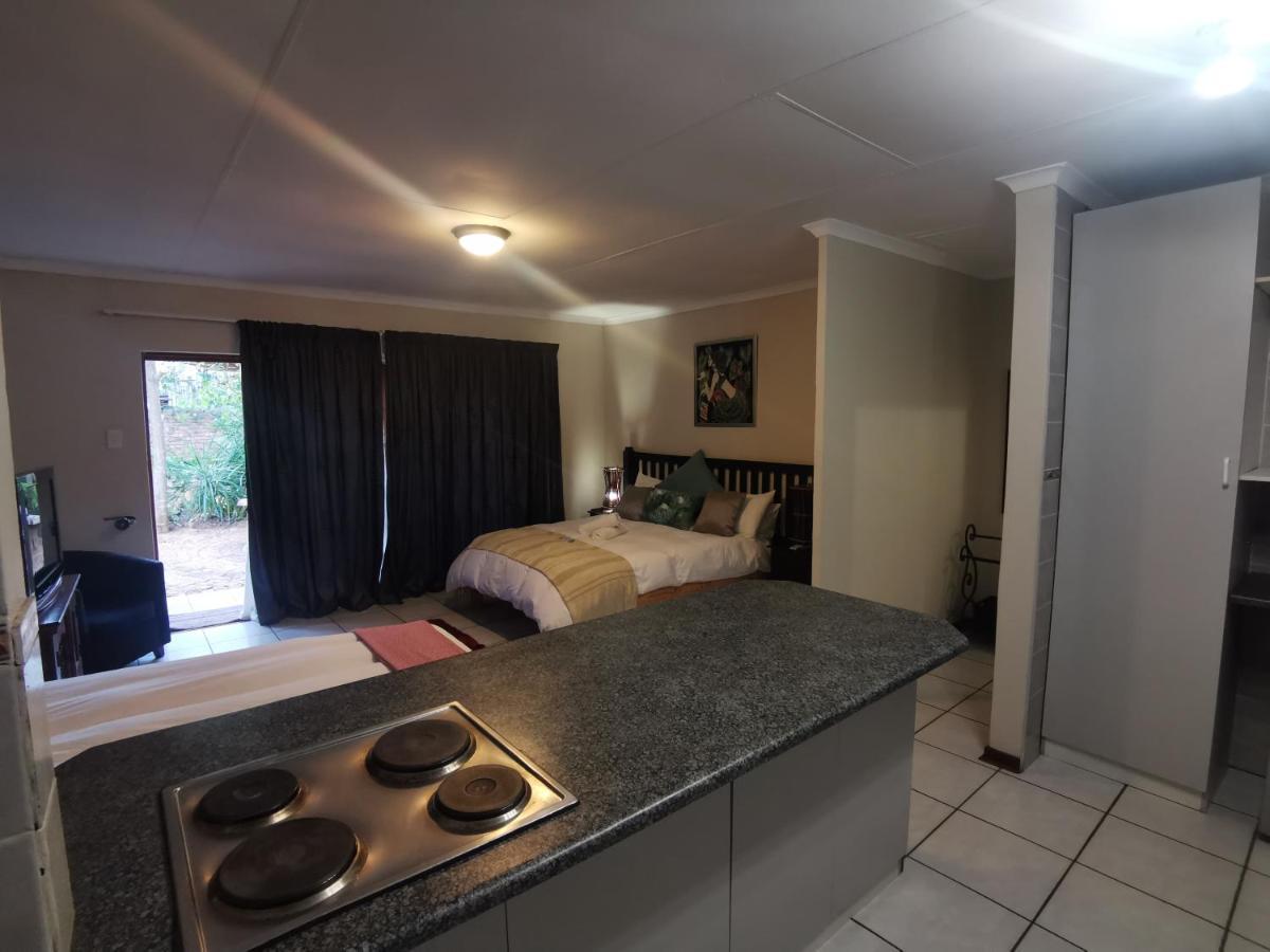 Sun Deck Lodge Hartbeespoort Bagian luar foto