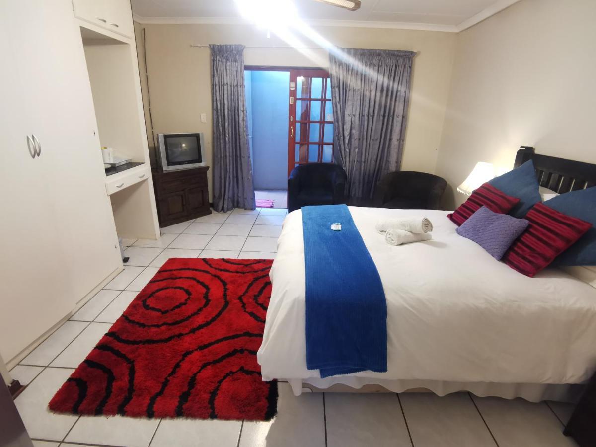 Sun Deck Lodge Hartbeespoort Bagian luar foto