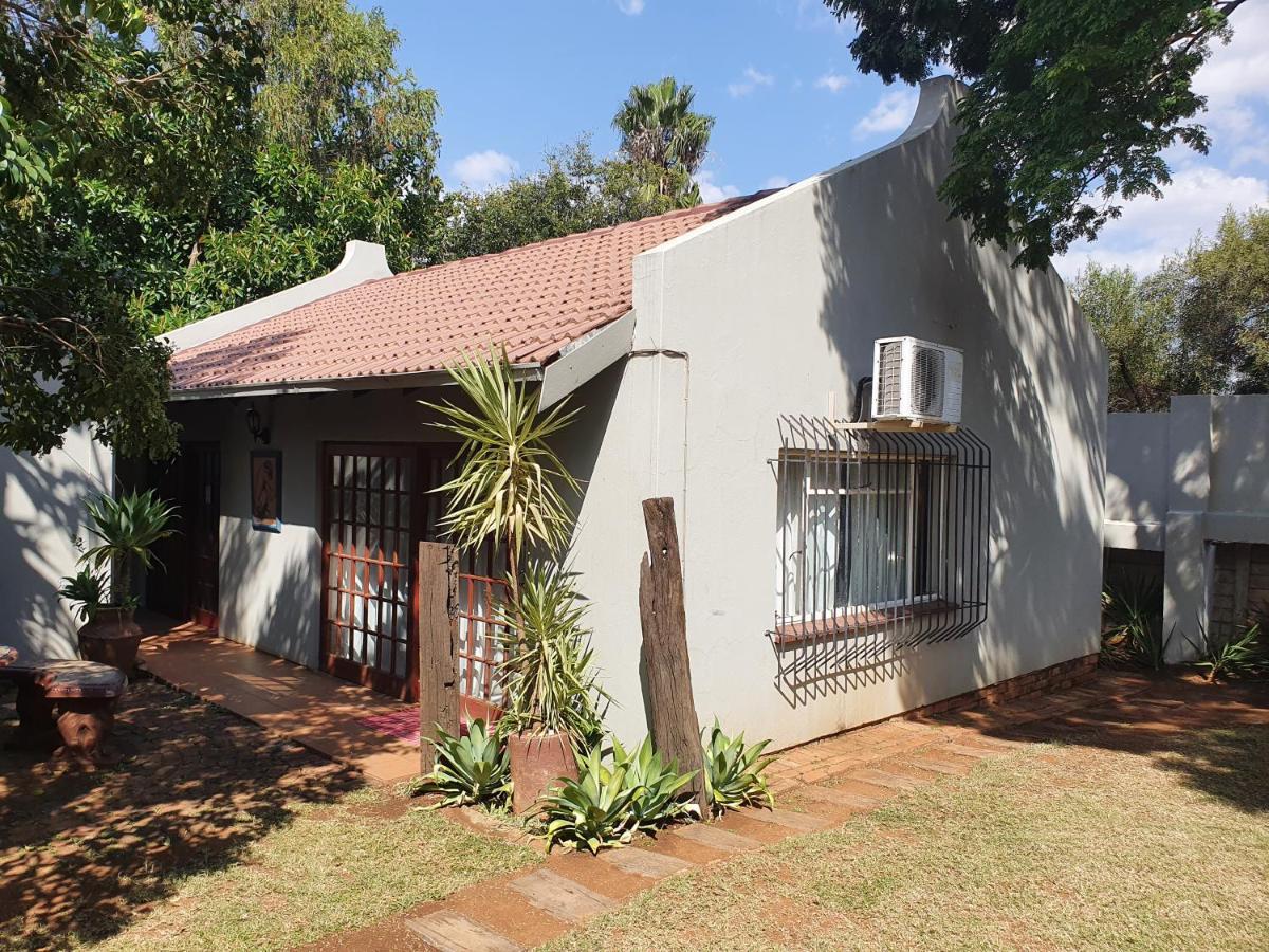 Sun Deck Lodge Hartbeespoort Bagian luar foto
