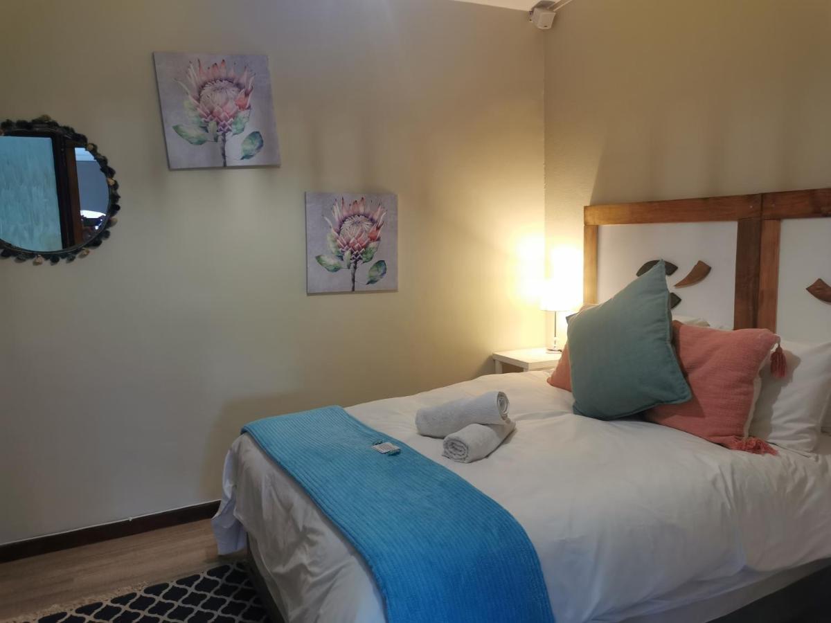 Sun Deck Lodge Hartbeespoort Bagian luar foto