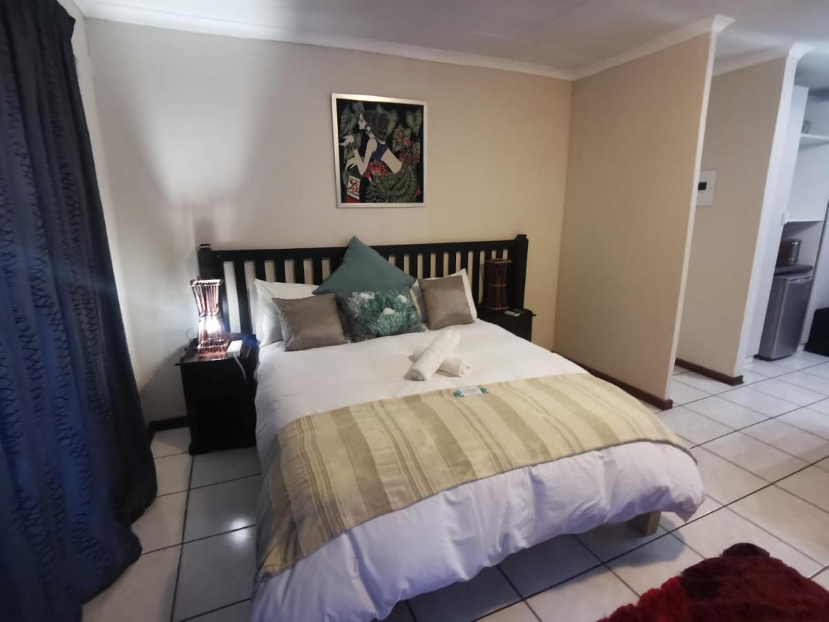 Sun Deck Lodge Hartbeespoort Bagian luar foto
