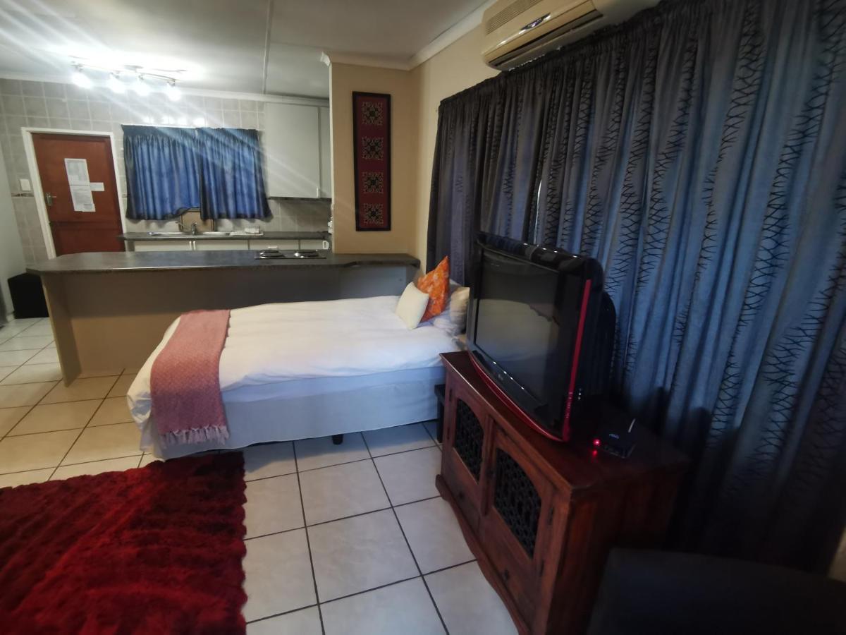 Sun Deck Lodge Hartbeespoort Bagian luar foto