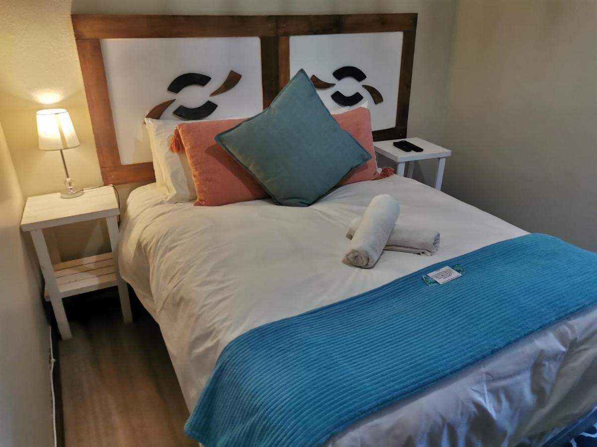 Sun Deck Lodge Hartbeespoort Bagian luar foto
