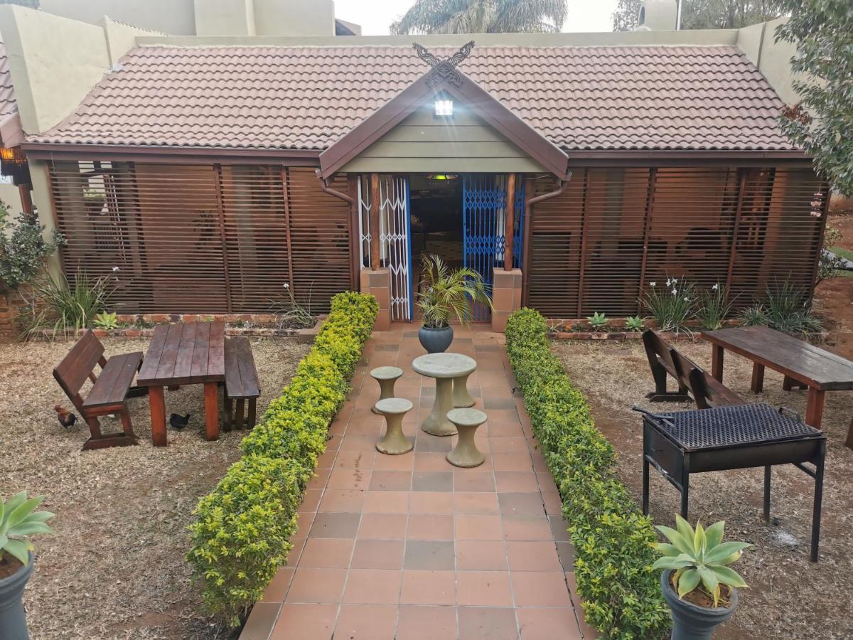 Sun Deck Lodge Hartbeespoort Bagian luar foto