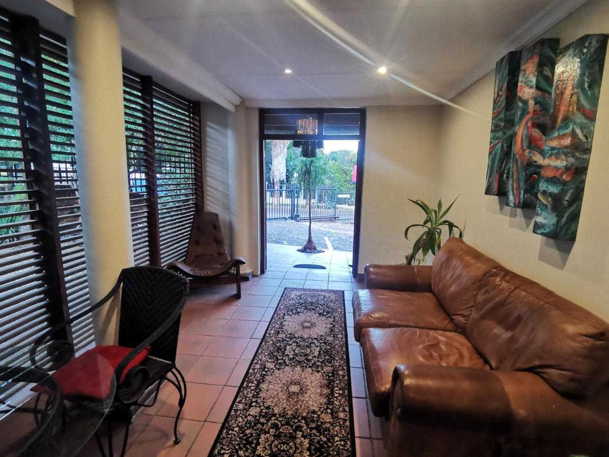 Sun Deck Lodge Hartbeespoort Bagian luar foto