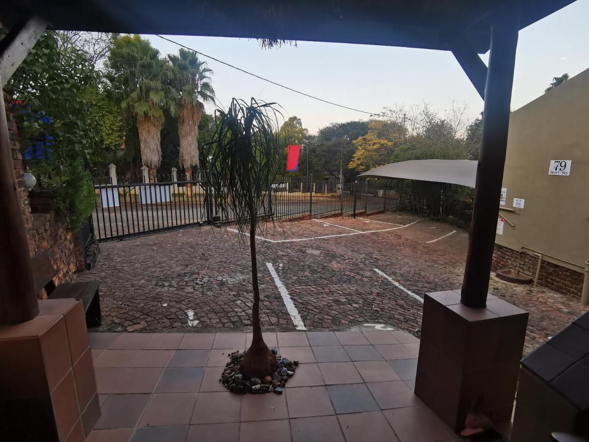 Sun Deck Lodge Hartbeespoort Bagian luar foto