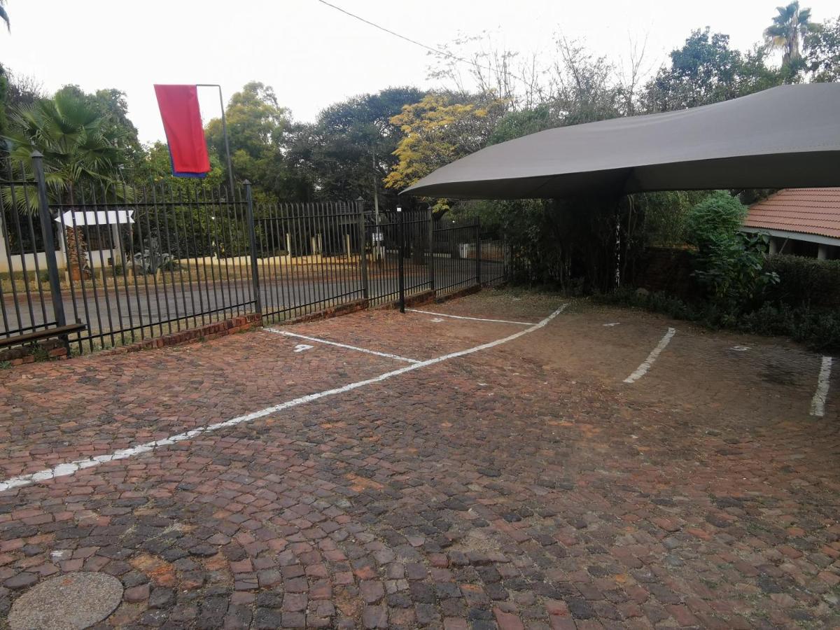 Sun Deck Lodge Hartbeespoort Bagian luar foto