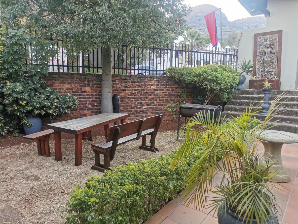 Sun Deck Lodge Hartbeespoort Bagian luar foto