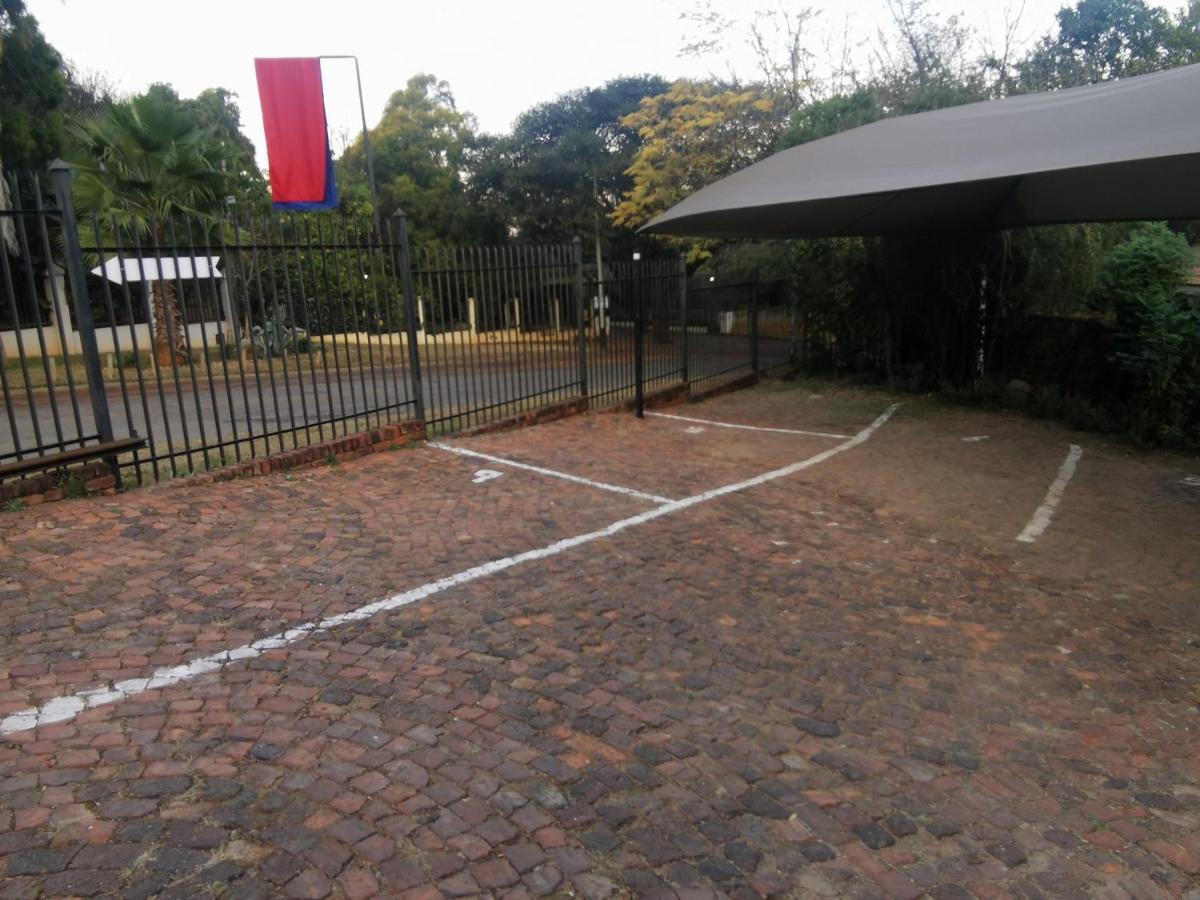 Sun Deck Lodge Hartbeespoort Bagian luar foto