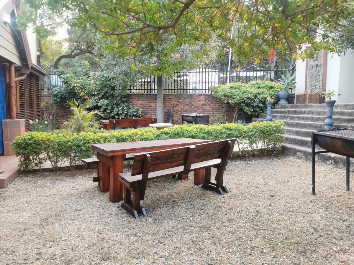 Sun Deck Lodge Hartbeespoort Bagian luar foto