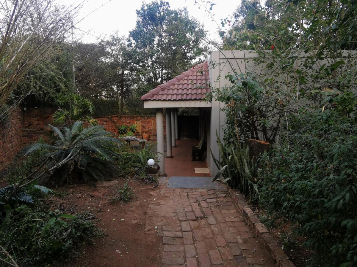 Sun Deck Lodge Hartbeespoort Bagian luar foto