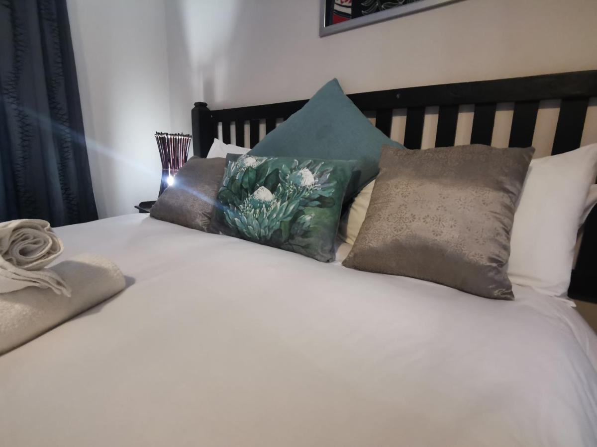 Sun Deck Lodge Hartbeespoort Bagian luar foto