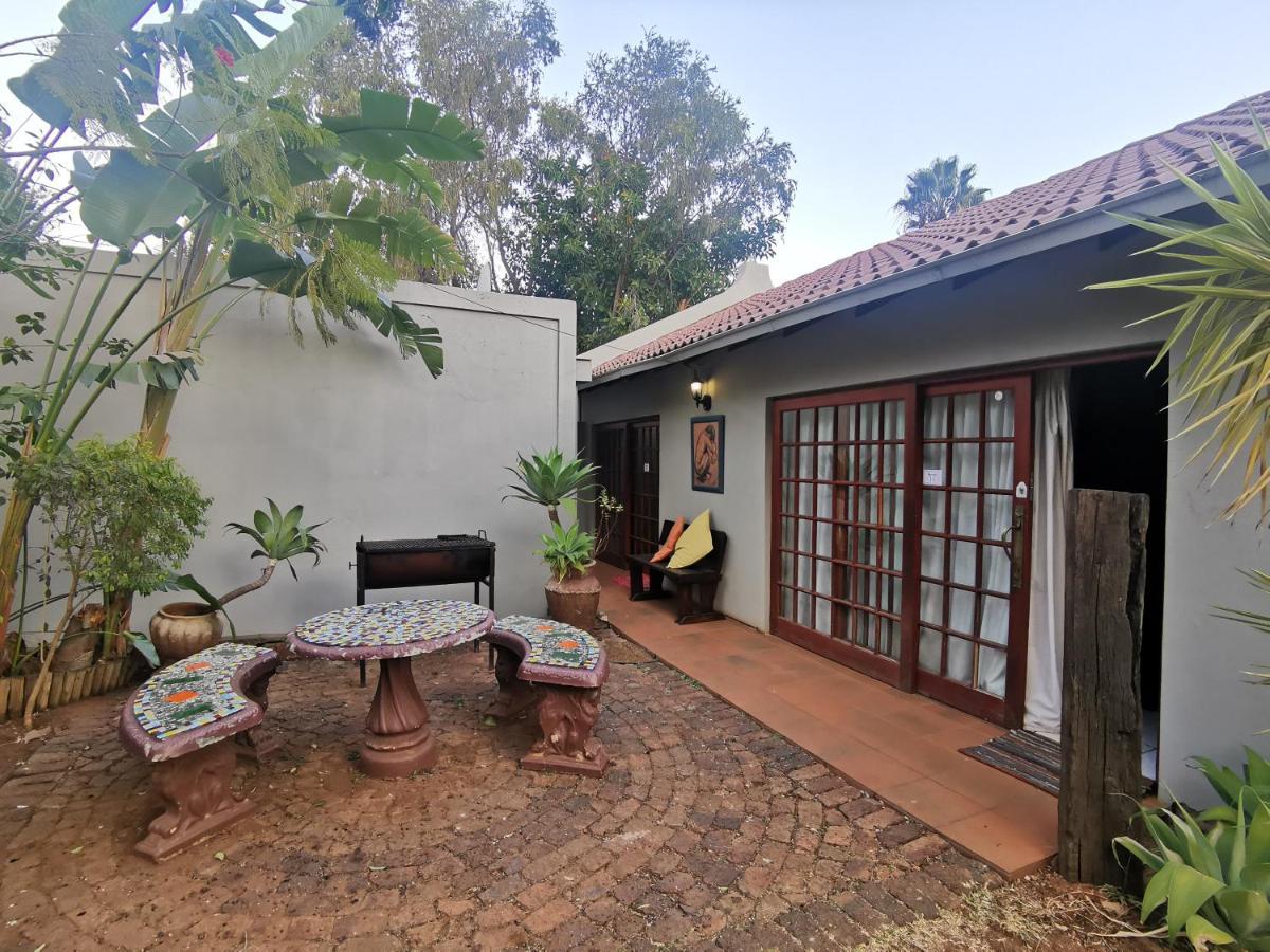 Sun Deck Lodge Hartbeespoort Bagian luar foto