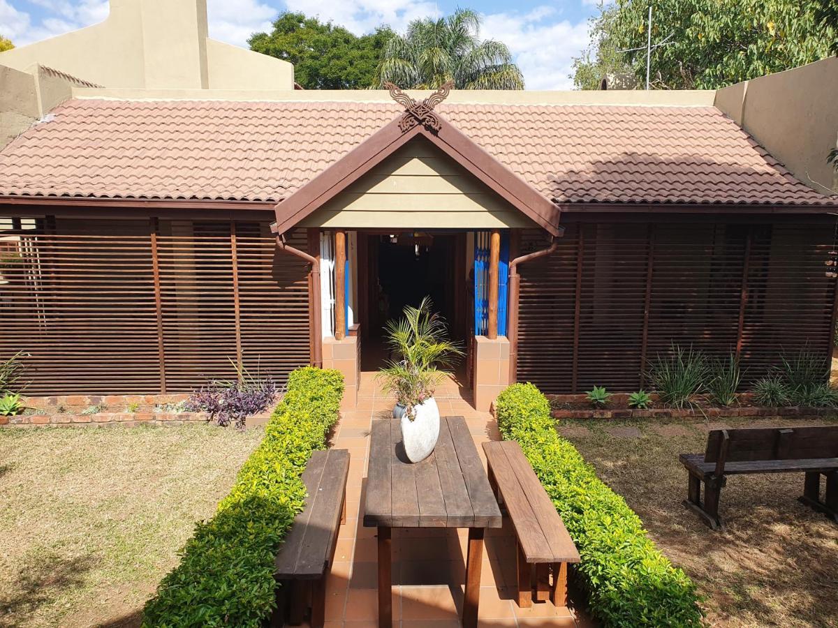 Sun Deck Lodge Hartbeespoort Bagian luar foto