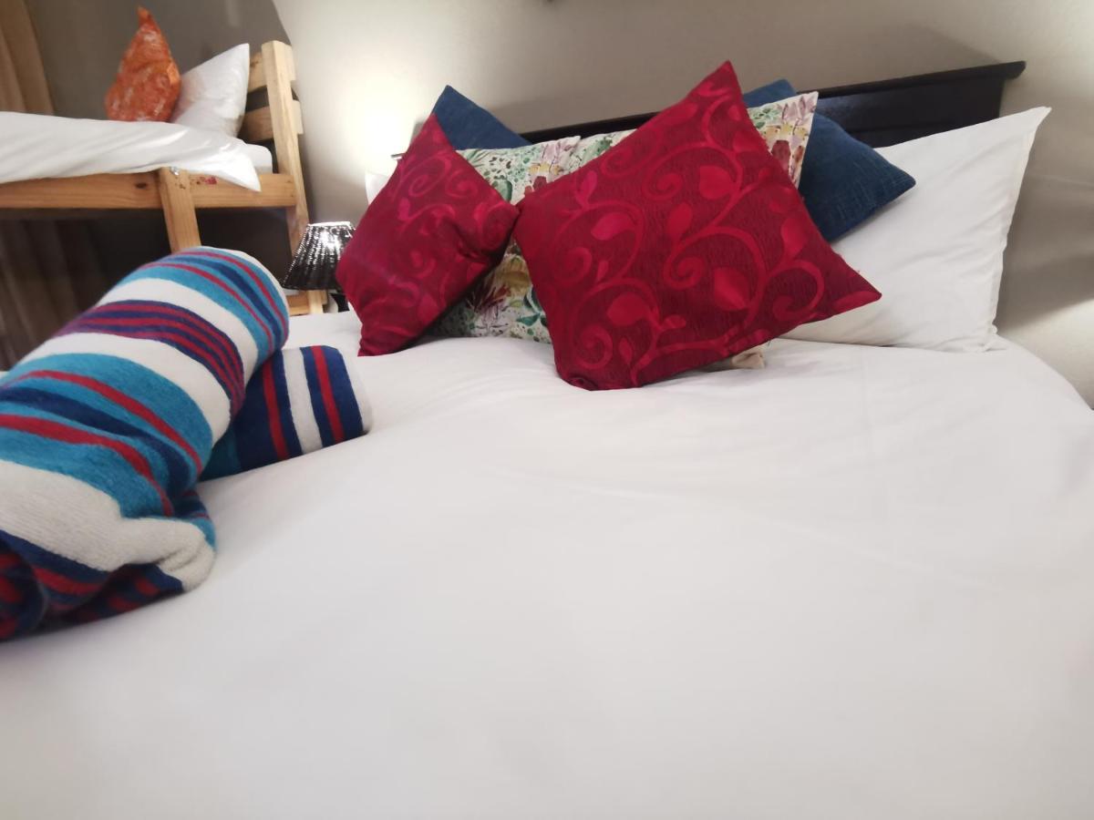 Sun Deck Lodge Hartbeespoort Bagian luar foto