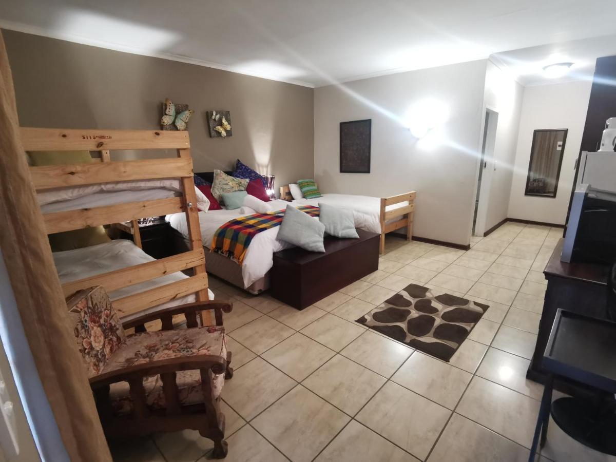 Sun Deck Lodge Hartbeespoort Bagian luar foto