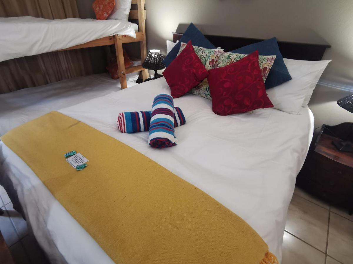 Sun Deck Lodge Hartbeespoort Bagian luar foto