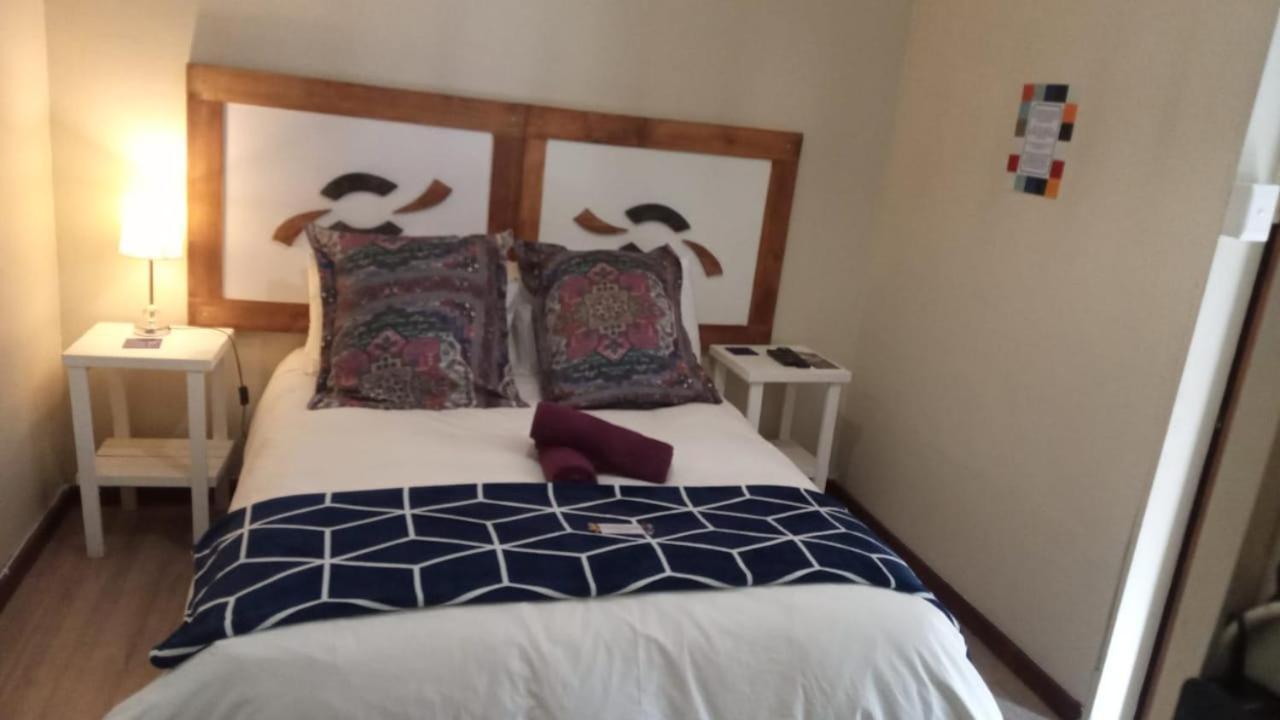 Sun Deck Lodge Hartbeespoort Bagian luar foto